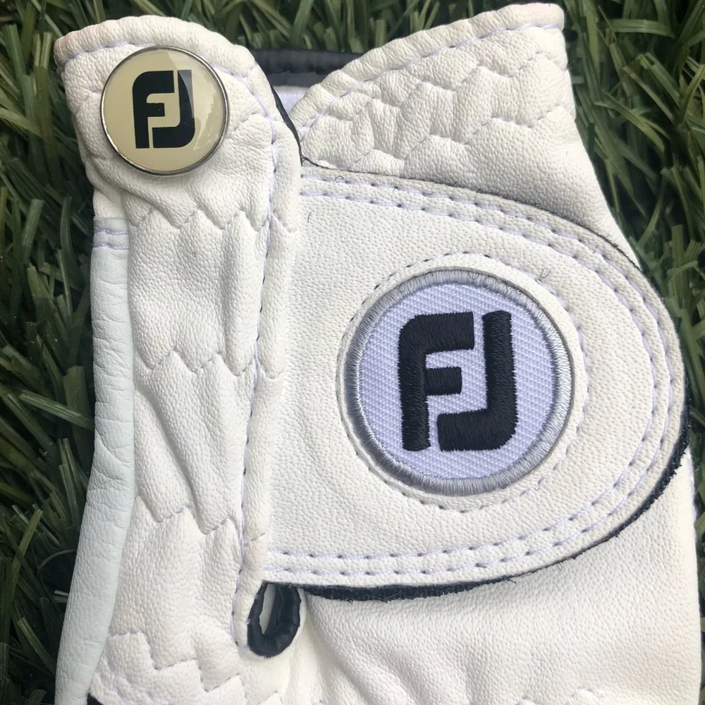 💐 HOST PICK 🎉 FootJoy ‘WeatherSof’ right glove in white